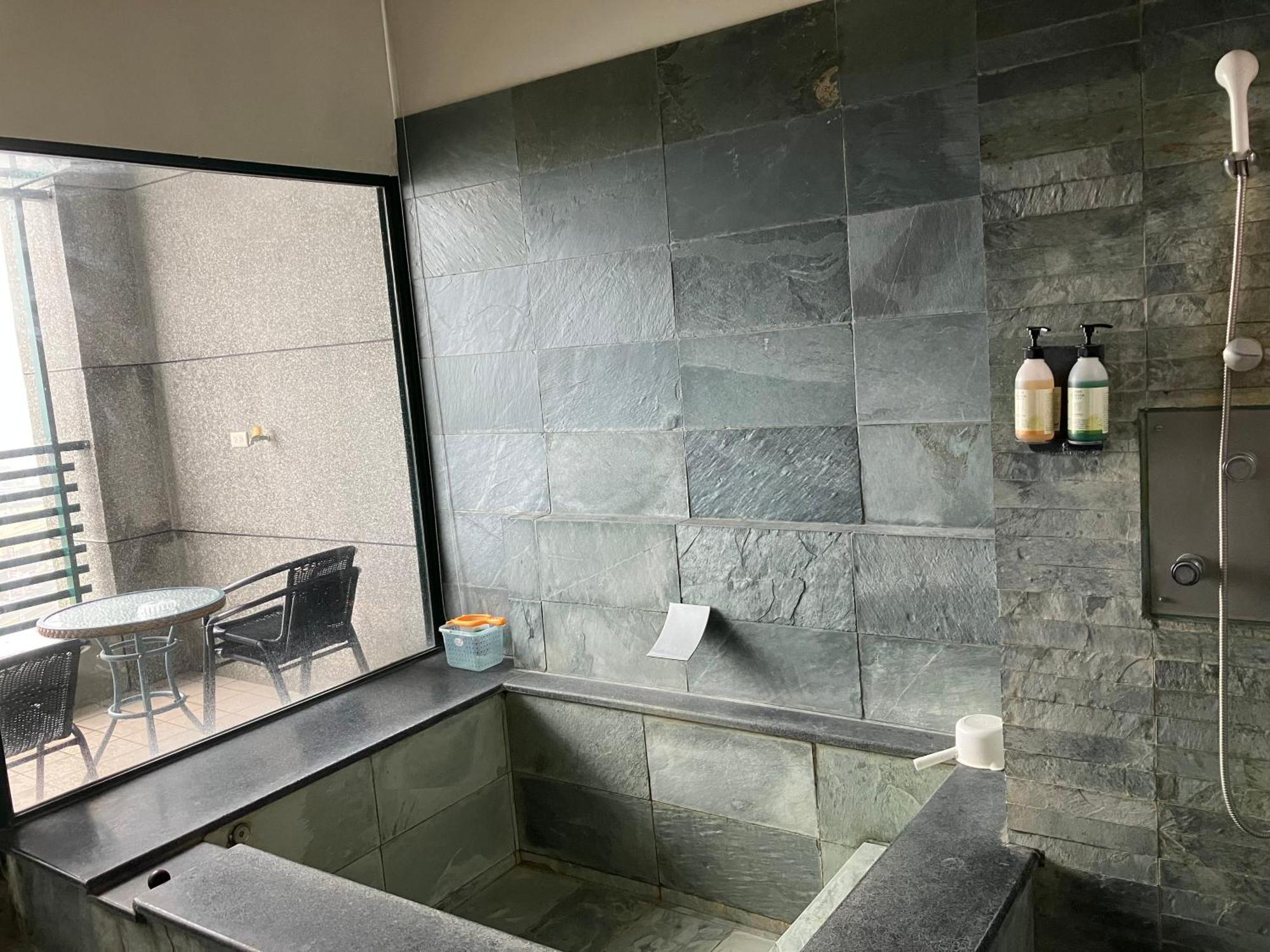Appartement 暖暖窩溫泉湯旅 à Jiaoxi Extérieur photo